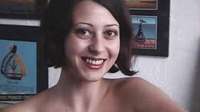 LISA секси MILF в зелено сатенено бельо без чатали българско аматьорско порно