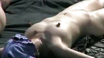 Ефектни голи мадами, разкриващи своите невероятни активи на nai novite bg porno klipove плажа