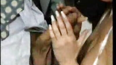 Съпруга с големи цици се размаза български порно клипове в тристранна сцена